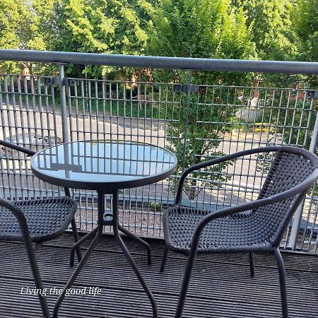 Balcony-View With Free And Secured Parking Lejlighed Manchester Eksteriør billede