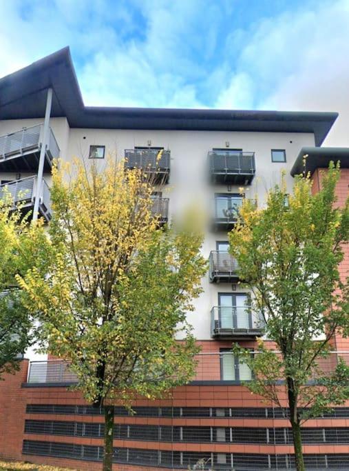 Balcony-View With Free And Secured Parking Lejlighed Manchester Eksteriør billede