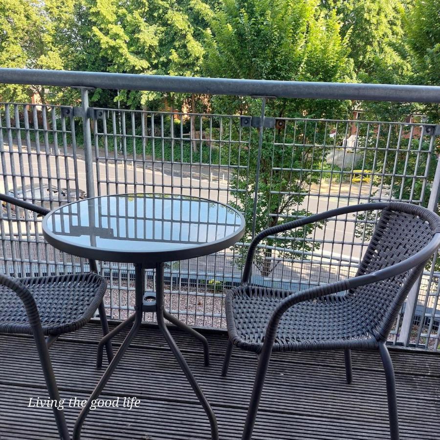 Balcony-View With Free And Secured Parking Lejlighed Manchester Eksteriør billede